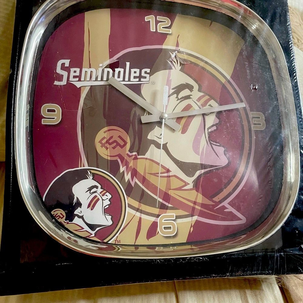FSU Florida State University battery operated wall clock NIB beautiful